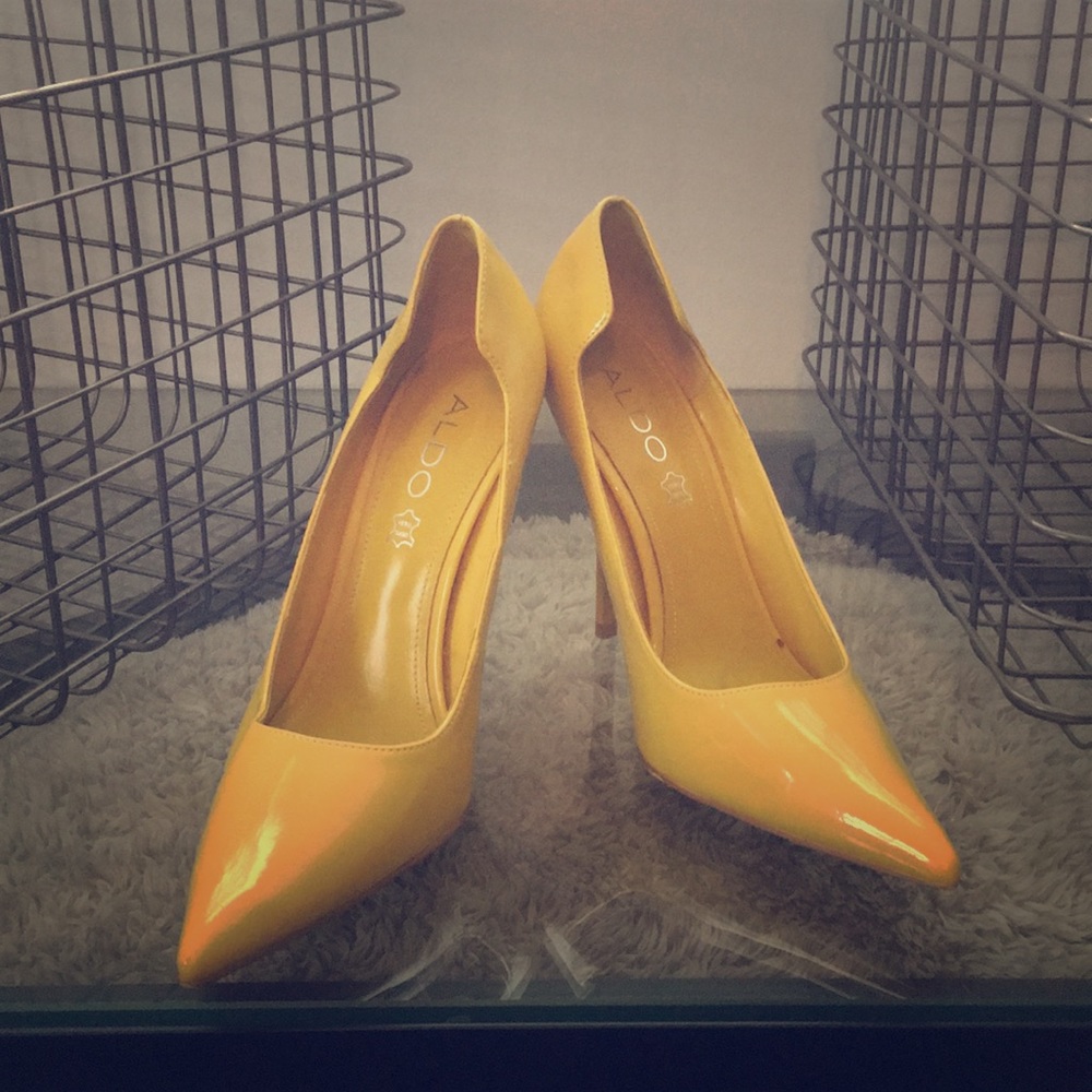 Aldo yellow patent leather pumps